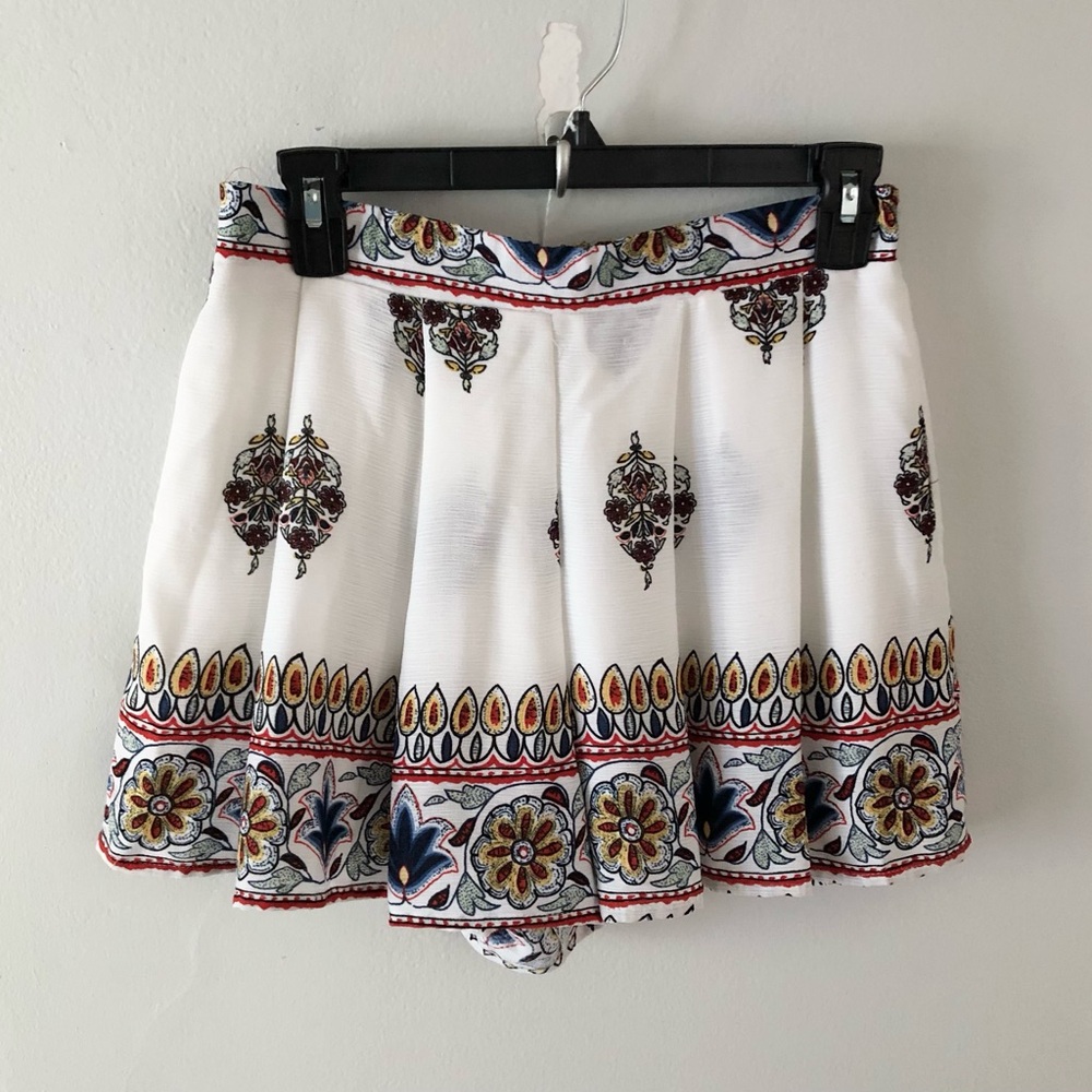 Jealous Tomato White Boho Floral Shorts Casual Summer Vacation